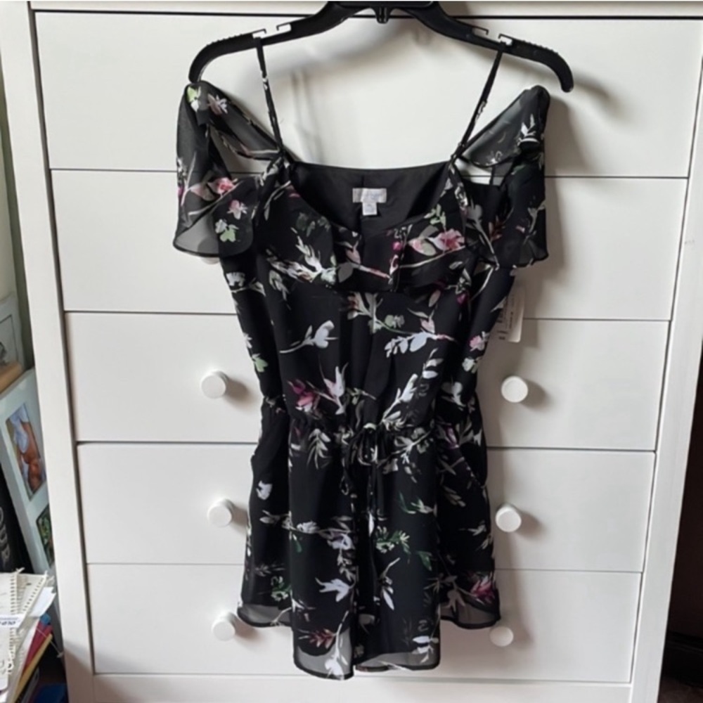 🌸NWT BELLE SKY WOMENS SIZE XS COLD SHOULDER FLORAL ROMPER